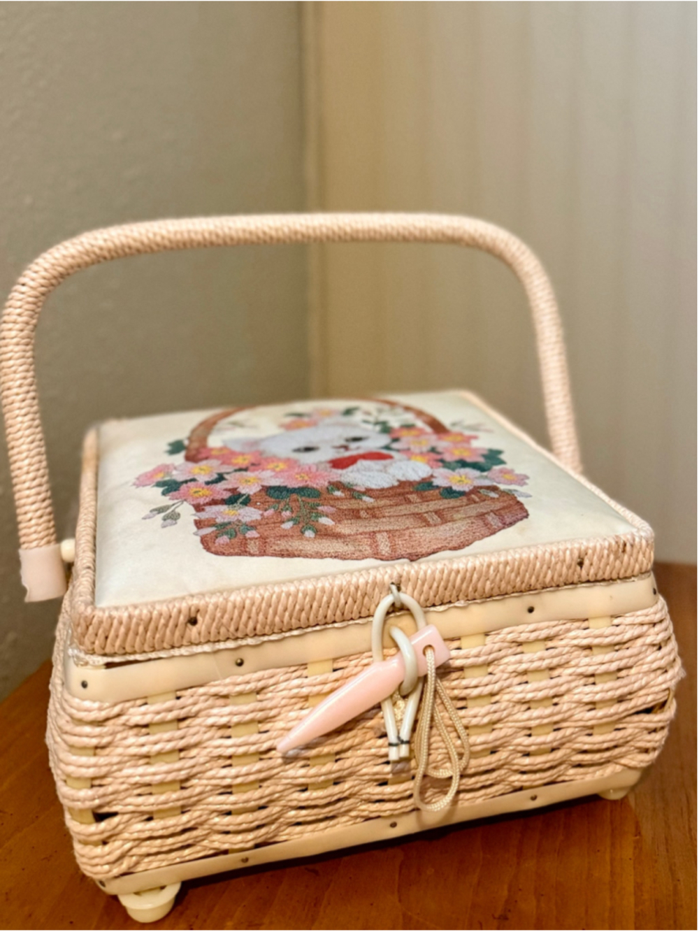 Vintage Woven Wicker Sewing Basket Box White Kitten Flower Basket Padded Lid
